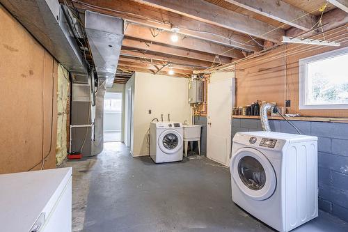 1074 Ollek Street, Kamloops, BC - Indoor Photo Showing Laundry Room