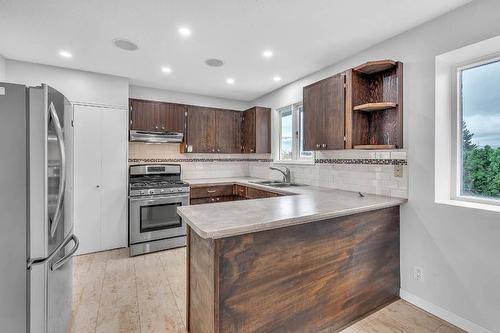 1074 Ollek Street, Kamloops, BC - Indoor Photo Showing Kitchen With Double Sink