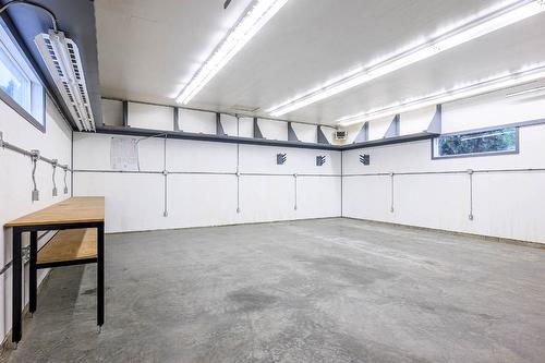 1074 Ollek Street, Kamloops, BC - Indoor Photo Showing Garage