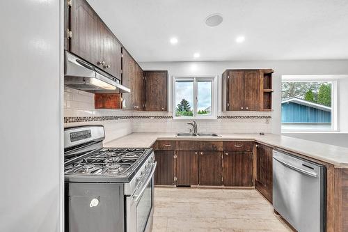 1074 Ollek Street, Kamloops, BC - Indoor Photo Showing Kitchen With Double Sink