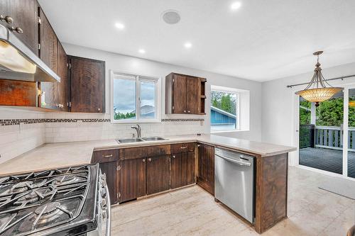 1074 Ollek Street, Kamloops, BC - Indoor Photo Showing Kitchen With Double Sink