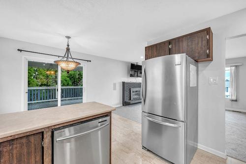 1074 Ollek Street, Kamloops, BC - Indoor Photo Showing Kitchen