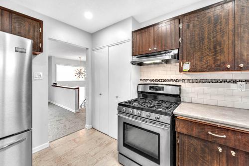 1074 Ollek Street, Kamloops, BC - Indoor Photo Showing Kitchen