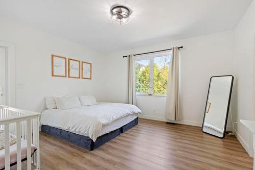 7864 Alpine Road, Kelowna, BC - Indoor Photo Showing Bedroom