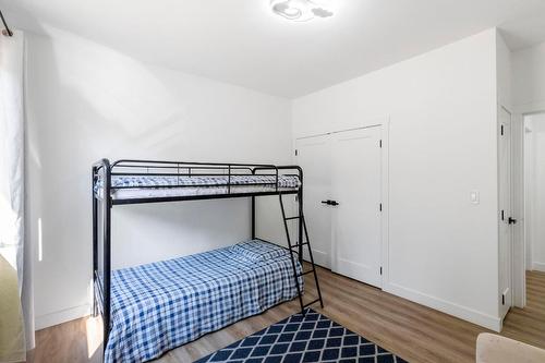 7864 Alpine Road, Kelowna, BC - Indoor Photo Showing Bedroom