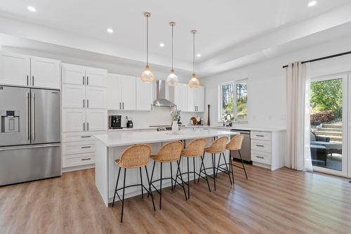 7864 Alpine Road, Kelowna, BC - Indoor Photo Showing Kitchen With Upgraded Kitchen