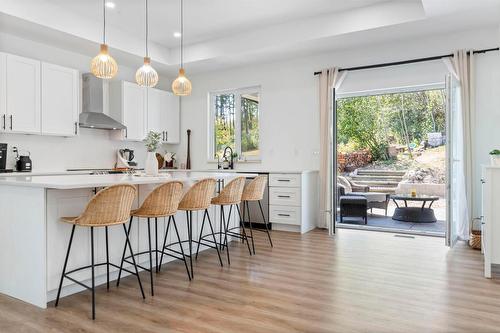 7864 Alpine Road, Kelowna, BC - Indoor Photo Showing Kitchen With Upgraded Kitchen