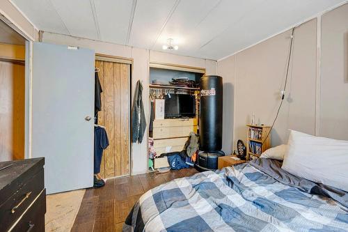 6896 Watson  E Drive, Kamloops, BC - Indoor Photo Showing Bedroom