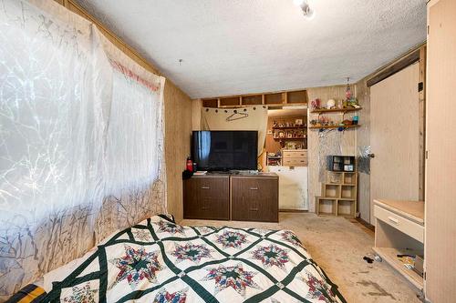 6896 Watson  E Drive, Kamloops, BC - Indoor Photo Showing Bedroom