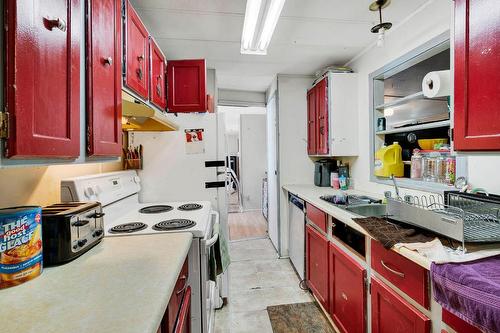 6896 Watson  E Drive, Kamloops, BC - Indoor Photo Showing Kitchen