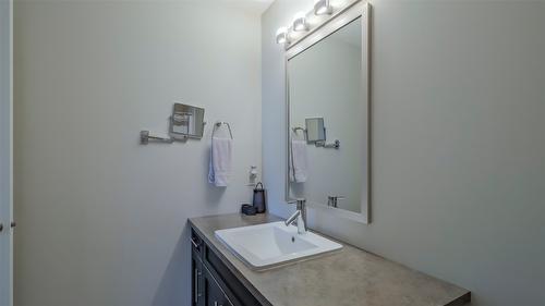 111-700 Martin Avenue, Kelowna, BC - Indoor Photo Showing Bathroom