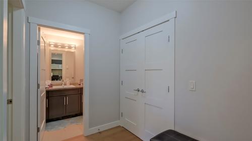 111-700 Martin Avenue, Kelowna, BC - Indoor Photo Showing Other Room