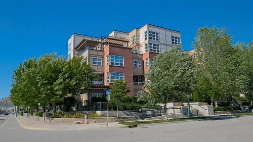 111-700 Martin Avenue, Kelowna, BC - Outdoor With Facade