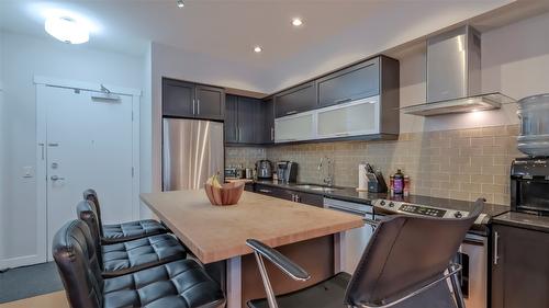 111-700 Martin Avenue, Kelowna, BC - Indoor Photo Showing Kitchen