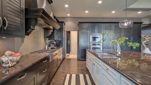 1749 Capistrano Drive, Kelowna, BC - Indoor Photo Showing Kitchen With Double Sink With Upgraded Kitchen