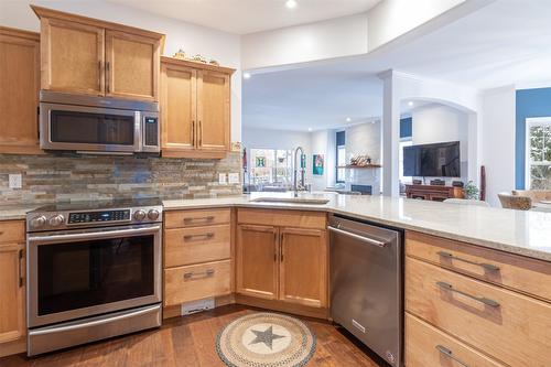 5375 Trillium Lane, Kelowna, BC - Indoor Photo Showing Kitchen