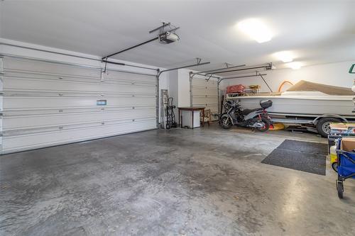 5375 Trillium Lane, Kelowna, BC - Indoor Photo Showing Garage