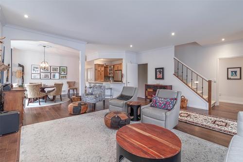 5375 Trillium Lane, Kelowna, BC - Indoor Photo Showing Living Room