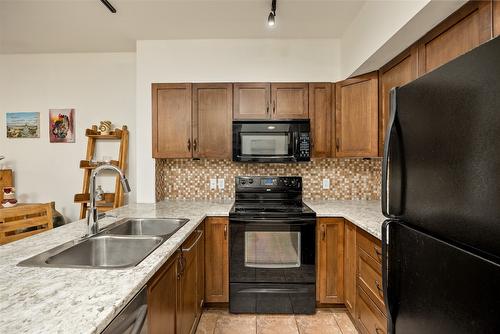 627-654 Cook Road, Kelowna, BC - Indoor Photo Showing Kitchen With Double Sink