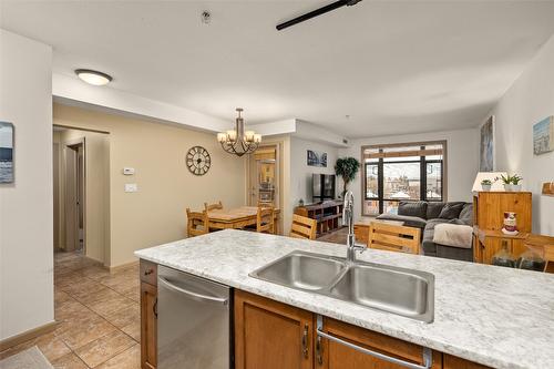 627-654 Cook Road, Kelowna, BC - Indoor Photo Showing Kitchen With Double Sink