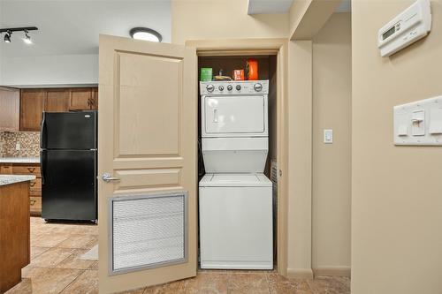 627-654 Cook Road, Kelowna, BC - Indoor Photo Showing Laundry Room