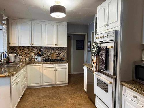 1715 Meadowbrook Settlement Road, Kimberley, BC - Indoor Photo Showing Kitchen With Double Sink