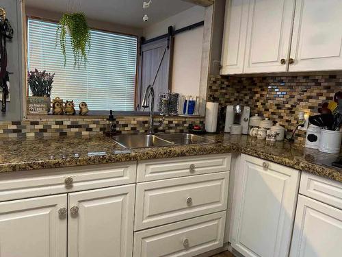 1715 Meadowbrook Settlement Road, Kimberley, BC - Indoor Photo Showing Kitchen With Double Sink