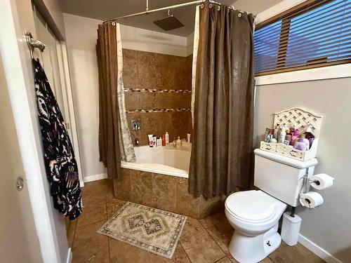 1715 Meadowbrook Settlement Road, Kimberley, BC - Indoor Photo Showing Bathroom