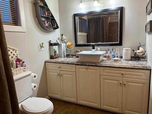 1715 Meadowbrook Settlement Road, Kimberley, BC - Indoor Photo Showing Bathroom