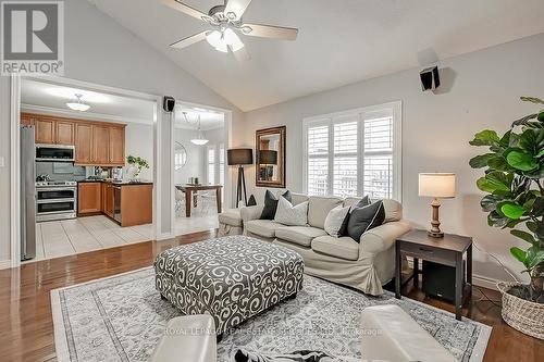 2385 Sequoia Way, Oakville, ON - Indoor Photo Showing Living Room