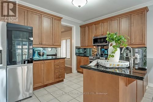 2385 Sequoia Way, Oakville, ON - Indoor Photo Showing Kitchen