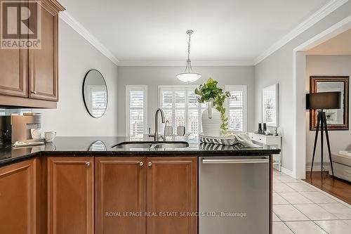 2385 Sequoia Way, Oakville, ON - Indoor Photo Showing Kitchen With Double Sink