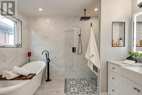 2385 Sequoia Way, Oakville, ON - Indoor Photo Showing Bathroom