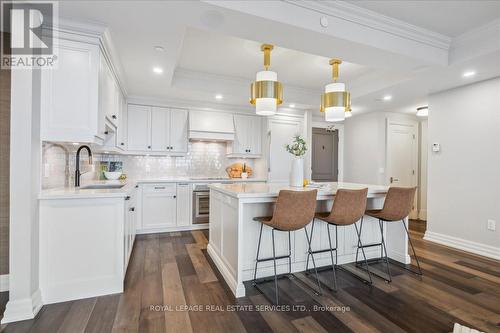 1201 - 2060 Lakeshore Road, Burlington, ON - Indoor Photo Showing Kitchen With Upgraded Kitchen