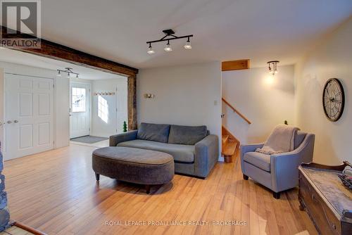 2555 County Road 38, Kingston (City North Of 401), ON - Indoor Photo Showing Living Room