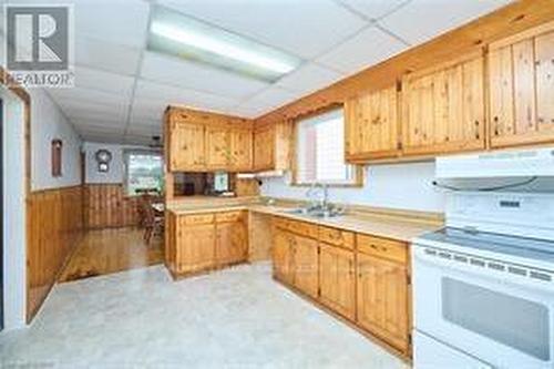 33 Merigold Street, St. Catharines (458 - Western Hill), ON - Indoor Photo Showing Kitchen With Double Sink