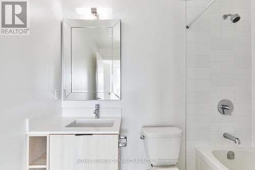 521 - 52 Forest Manor Road, Toronto, ON - Indoor Photo Showing Bathroom