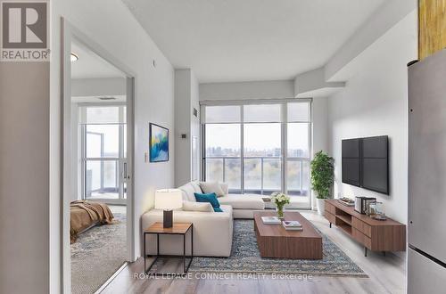 521 - 52 Forest Manor Road, Toronto, ON - Indoor Photo Showing Living Room