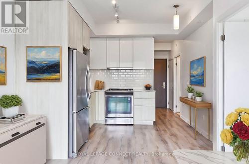 521 - 52 Forest Manor Road, Toronto, ON - Indoor Photo Showing Kitchen