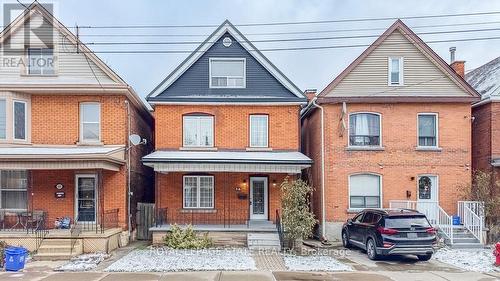 38 Fairleigh Avenue N, Hamilton, ON - Outdoor With Facade