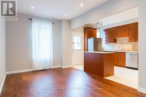 38 Fairleigh Avenue N, Hamilton, ON - Indoor Photo Showing Kitchen