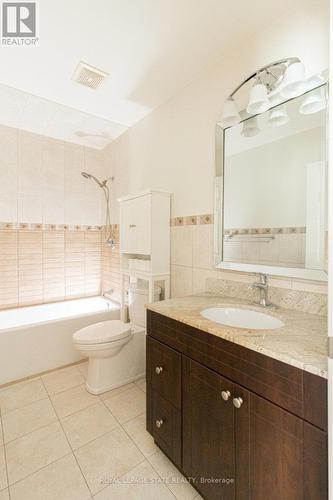 38 Fairleigh Avenue N, Hamilton, ON - Indoor Photo Showing Bathroom