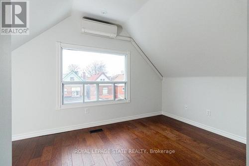 38 Fairleigh Avenue N, Hamilton, ON - Indoor Photo Showing Other Room