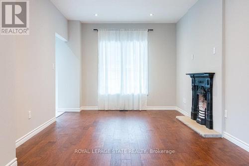 38 Fairleigh Avenue N, Hamilton, ON - Indoor Photo Showing Other Room With Fireplace