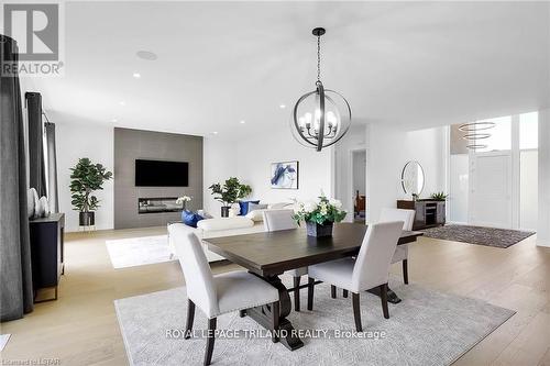 7353 Silver Creek Circle, London, ON - Indoor Photo Showing Dining Room