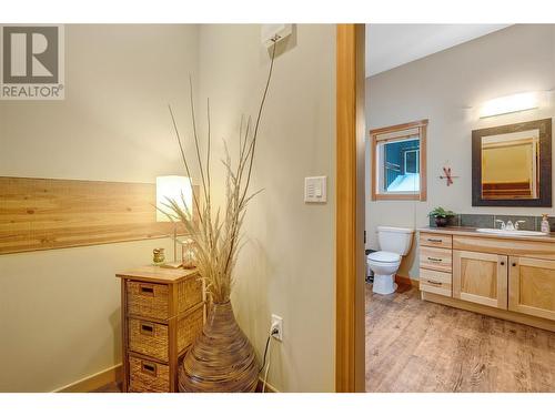 308 Creekview Road Unit# 17, Penticton, BC - Indoor Photo Showing Bathroom