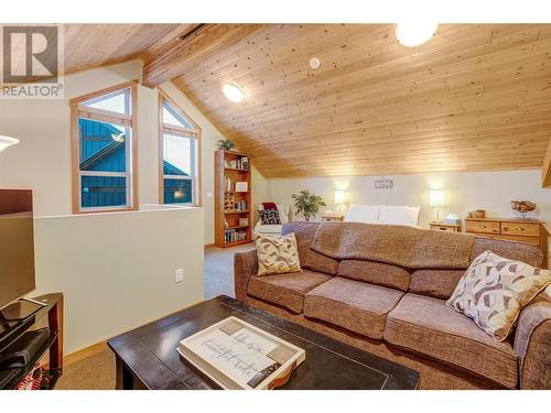 308 Creekview Road Unit# 17, Penticton, BC - Indoor Photo Showing Living Room