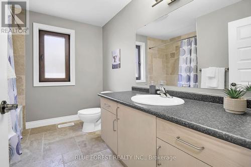 1776 Green Gables Road, London, ON - Indoor Photo Showing Bathroom