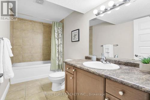 1776 Green Gables Road, London, ON - Indoor Photo Showing Bathroom