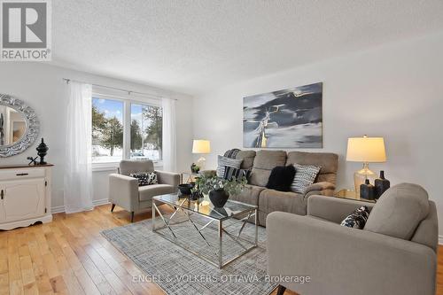 313 Davis Side Road, Beckwith, ON - Indoor Photo Showing Living Room